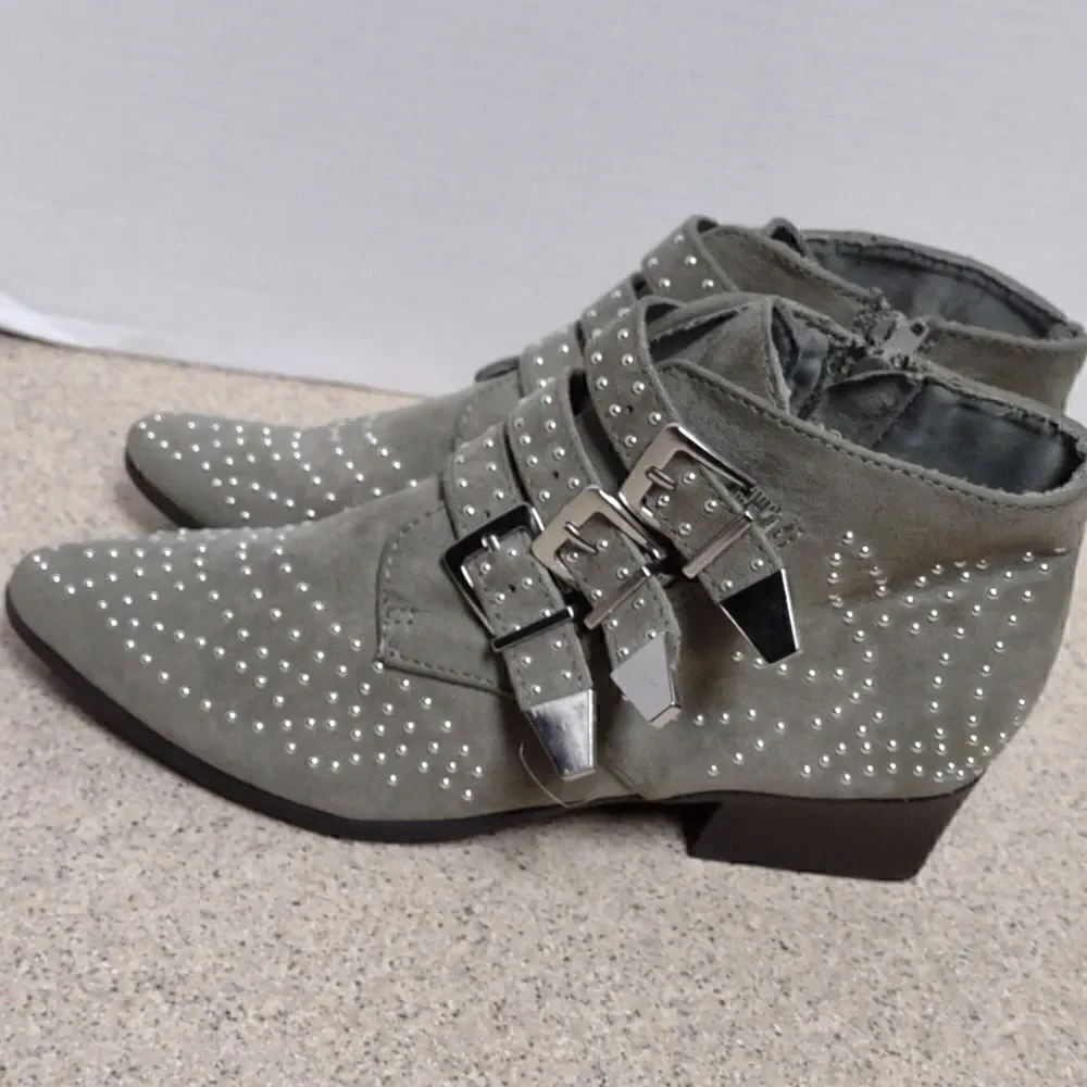👍 Olive Green Studded Booties .  Size 7     A12